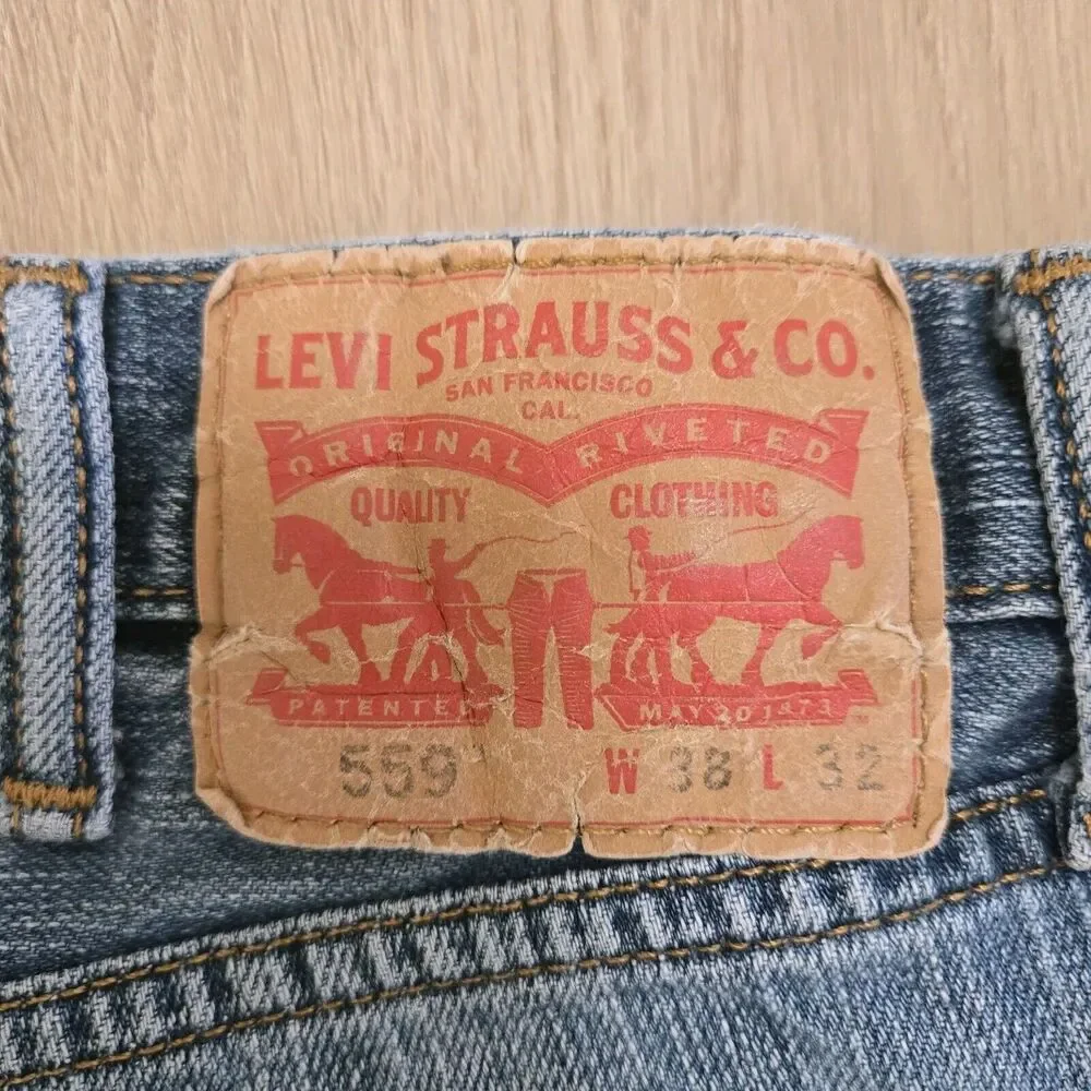 Levi's 559 Relaxed Straight Fit Jeans sz 38x32 Medium Wash Denim 100% Cotton